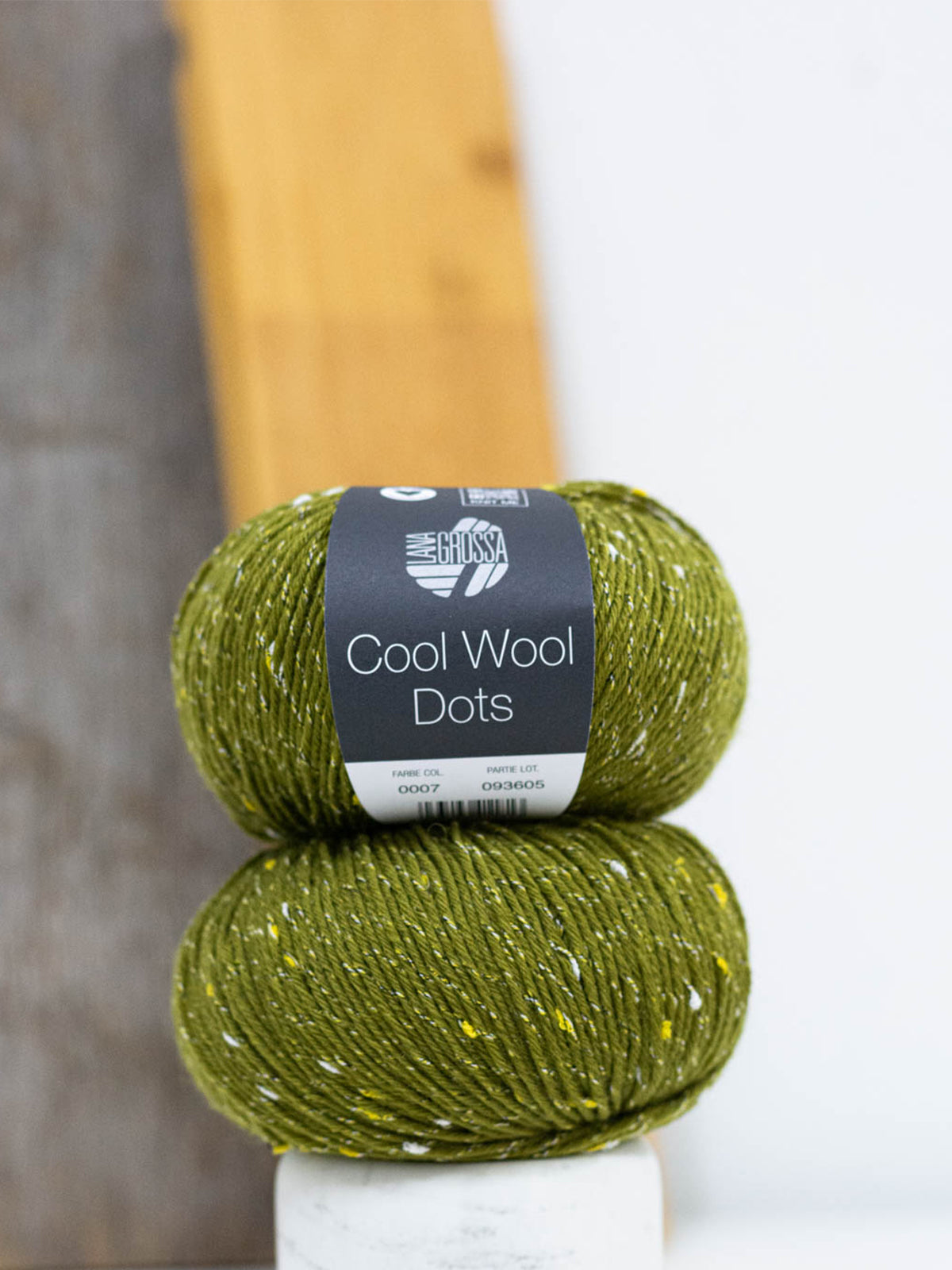 Cool Wool Dots 007 Olivgrün