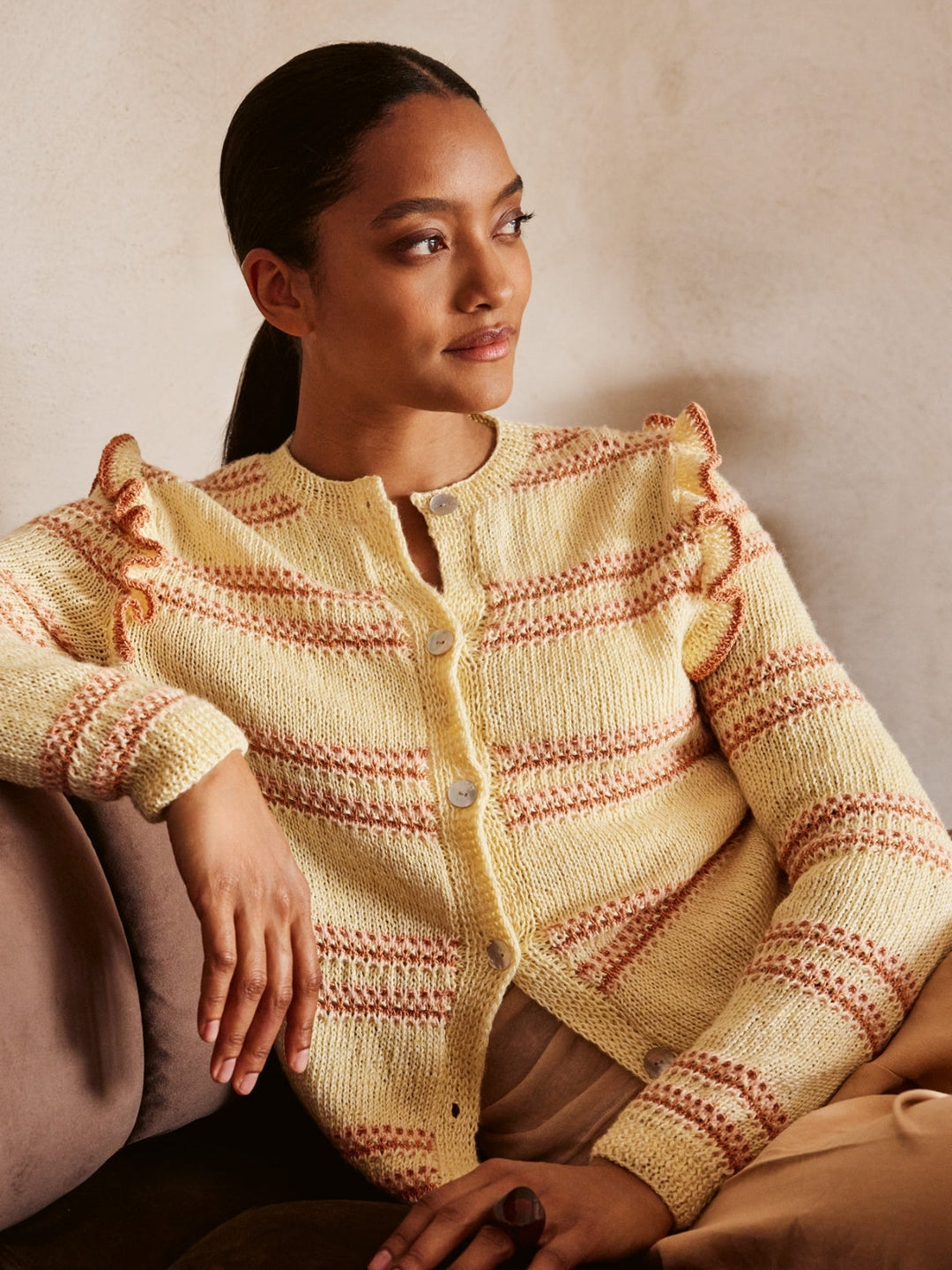 Strickpaket Tencellino Filo Paillettes Ecopuno Jacke mit Rüschen