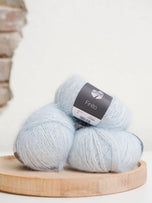 002 Zartblau/Creme
