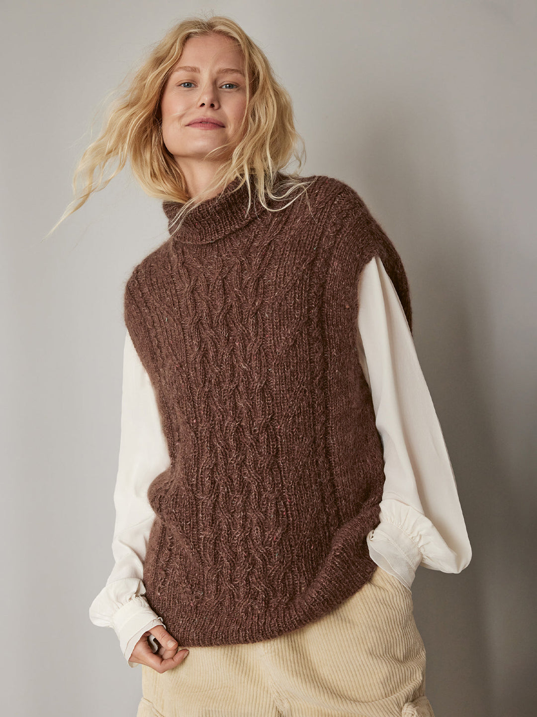 Strickpaket Ecopuno Natural Superkid Tweed Pullover mit Zöpfen