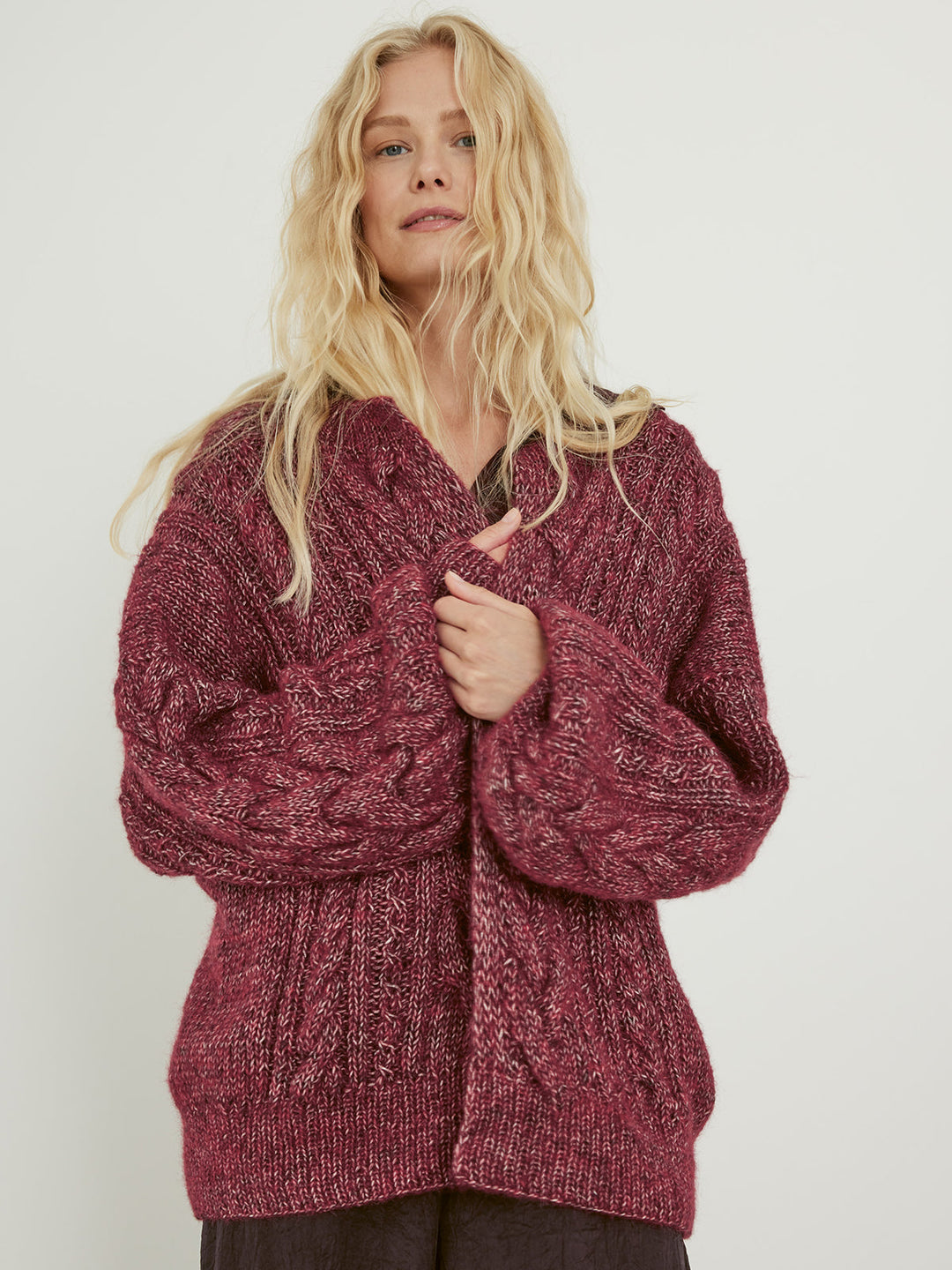 Strickpaket Natural Alpaca Pelo Zopfmusterjacke – Top-down