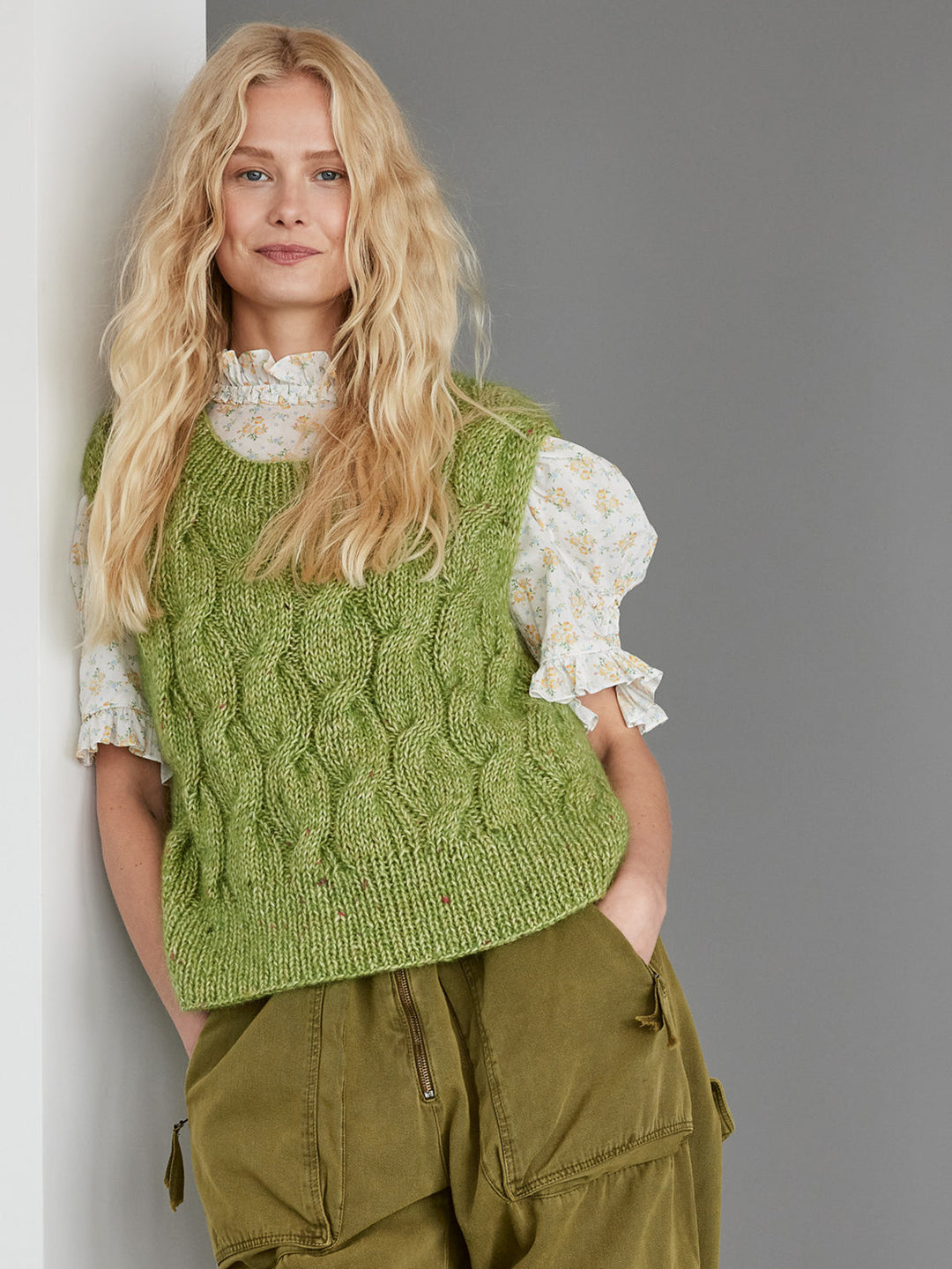 Strickpaket Natural Alpaca Pelo Superkid Tweed Pullunder mit Zöpfen